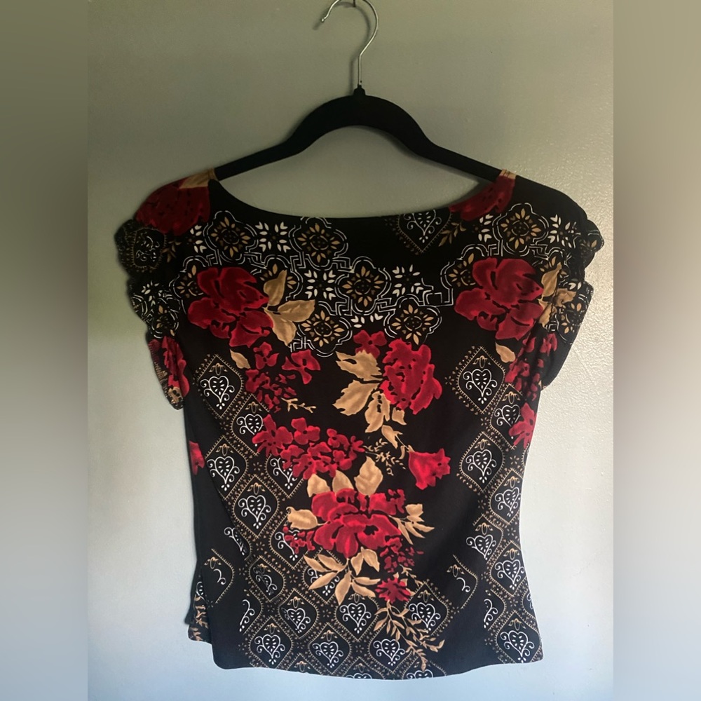 Adorable! Floral patterned 90’s top size s-m